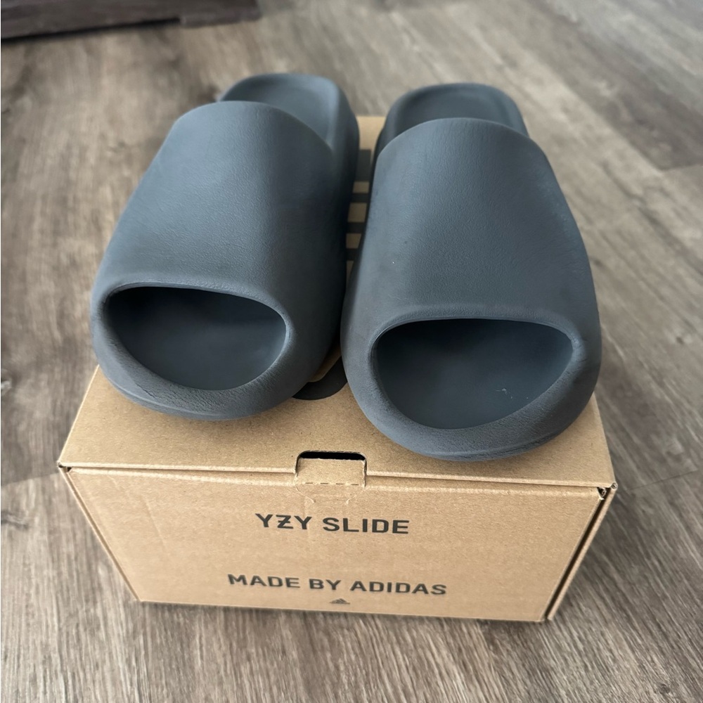 Adidas YZY Slide in Dark Gray